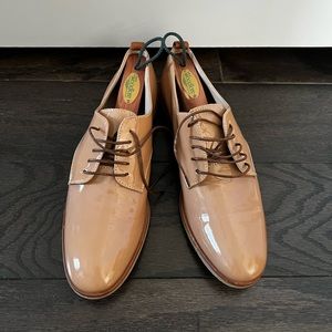 AGL patent leather oxfords-like new